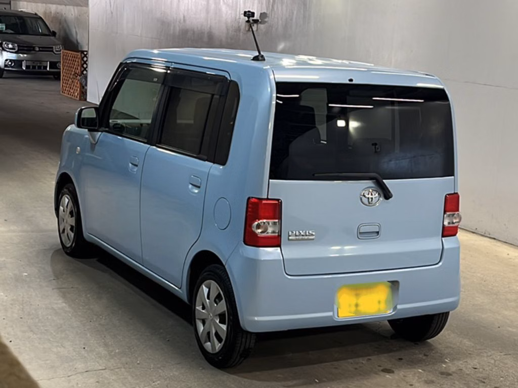 TOYOTA PIXIS SPACE