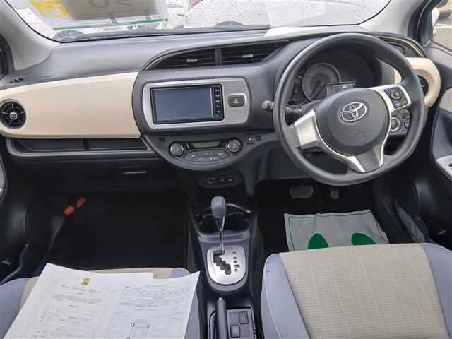 TOYOTA VITZ