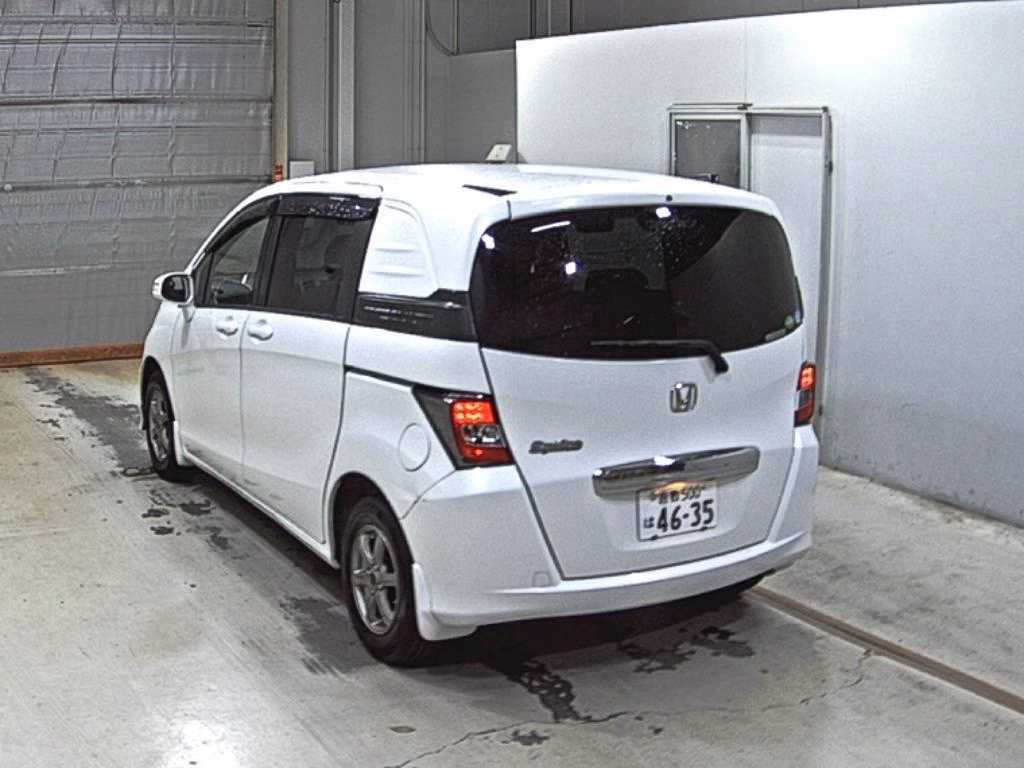 HONDA FREED SPIKE