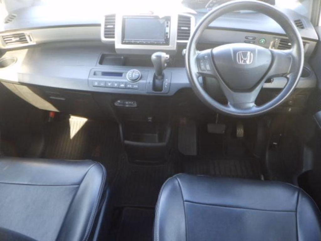HONDA FREED SPIKE