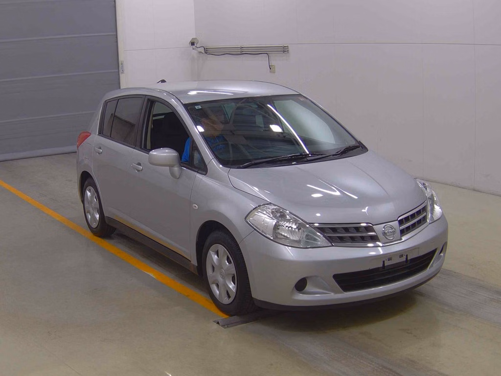 NISSAN TIIDA