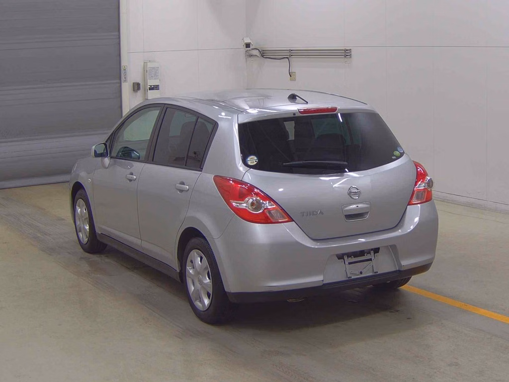 NISSAN TIIDA