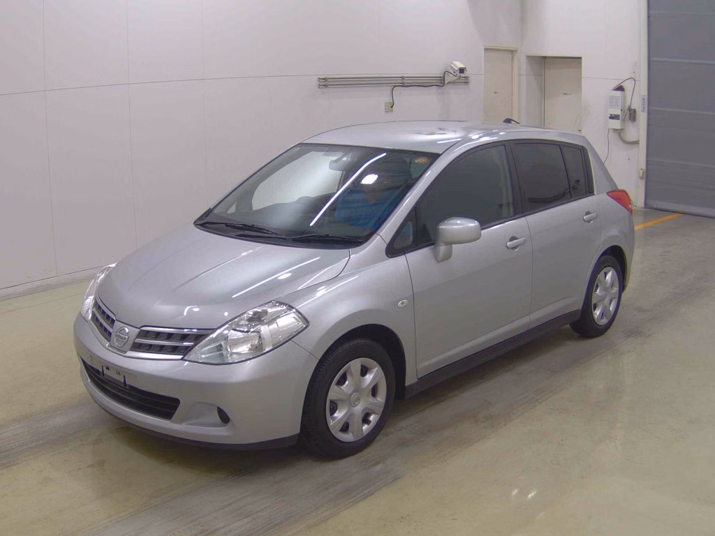 NISSAN TIIDA