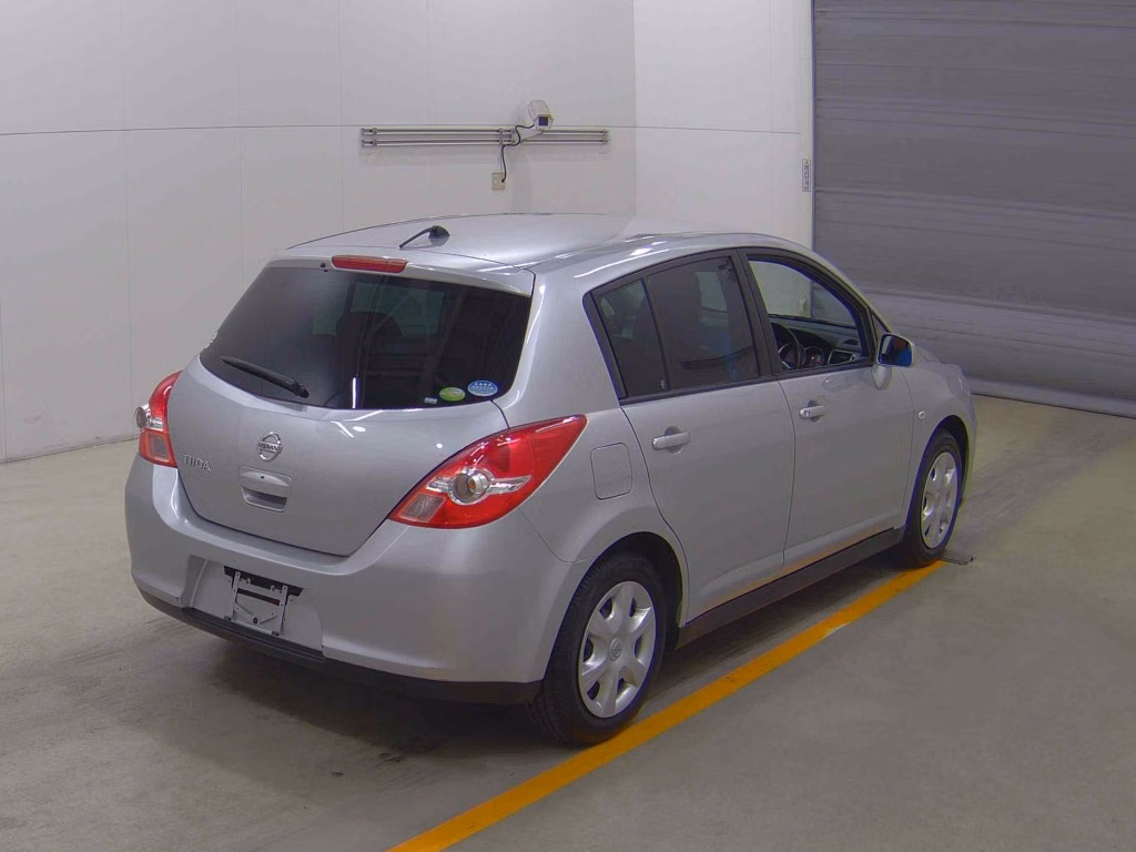 NISSAN TIIDA