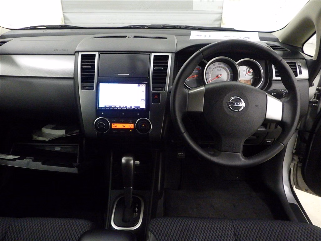 NISSAN TIIDA
