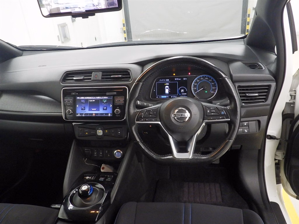 NISSAN LEAF