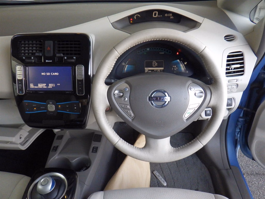 NISSAN LEAF