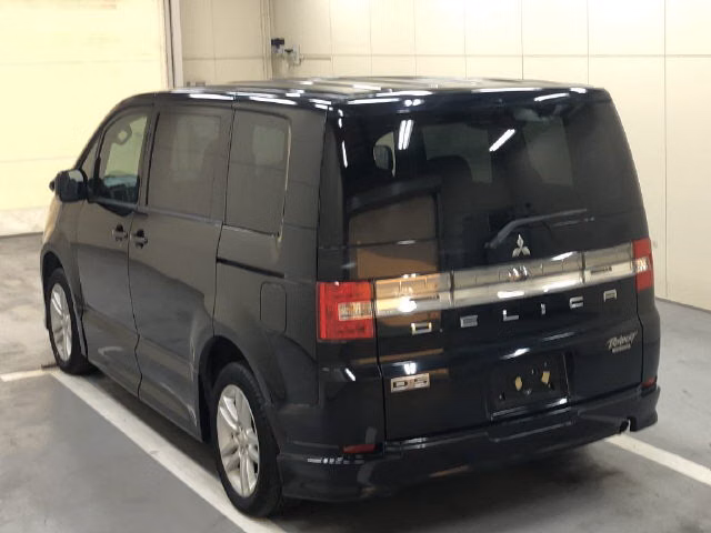 MITSUBISHI DELICA D:5