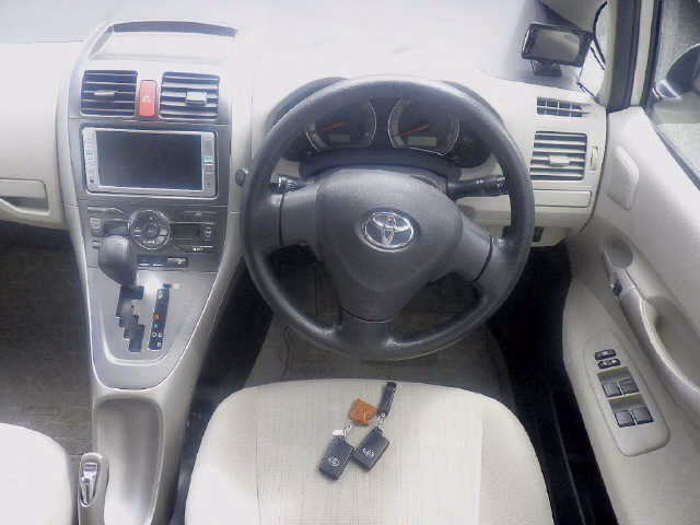 TOYOTA AURIS