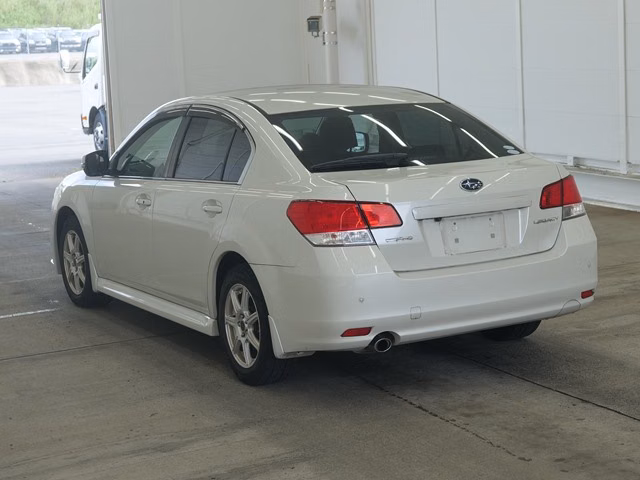 SUBARU LEGACY B4