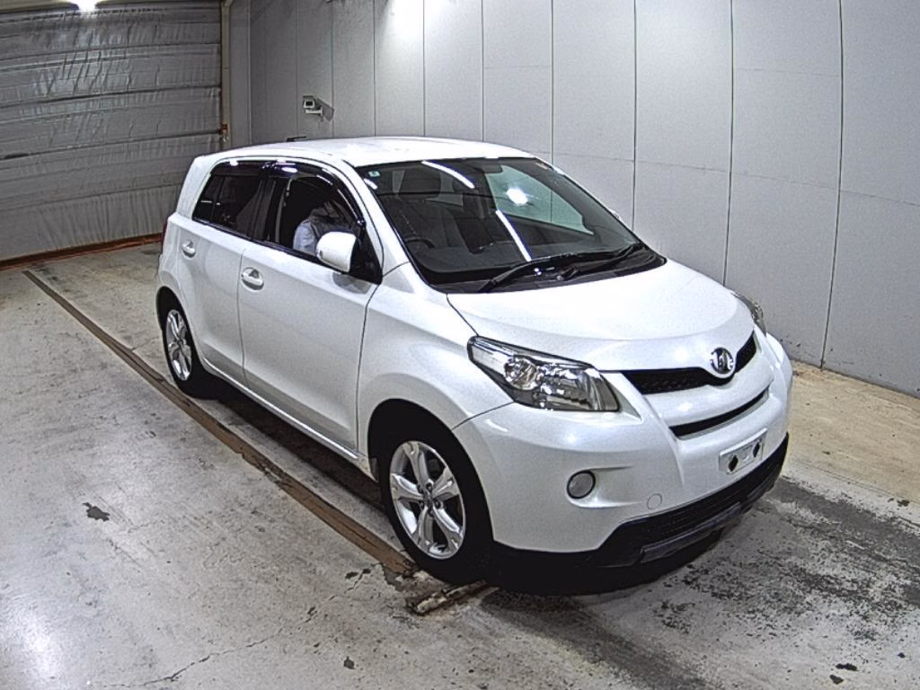 TOYOTA IST