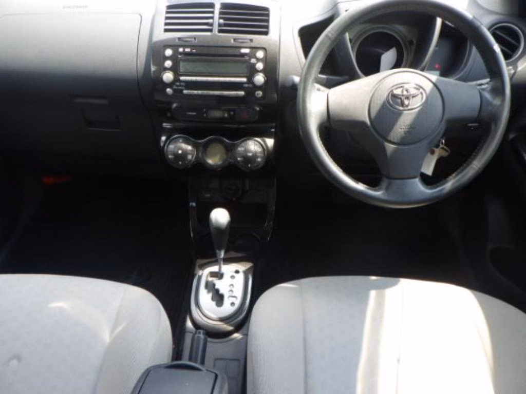 TOYOTA IST