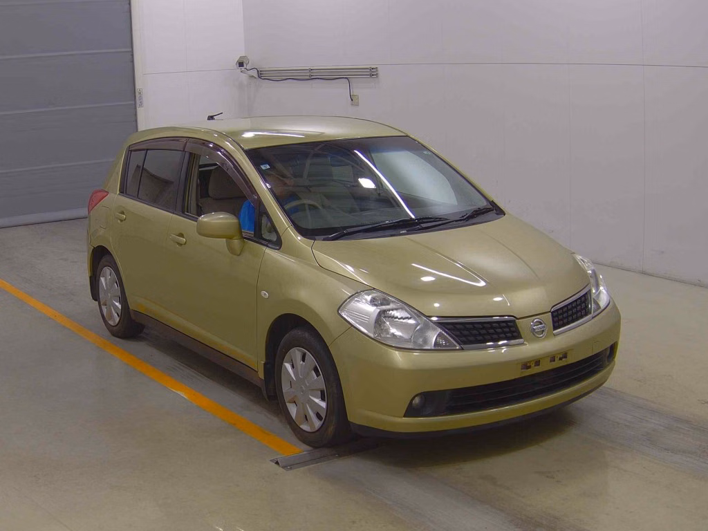 NISSAN TIIDA