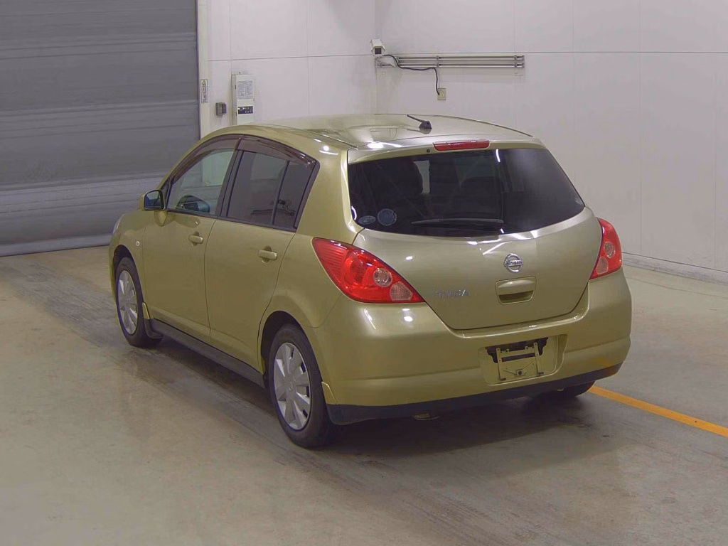 NISSAN TIIDA