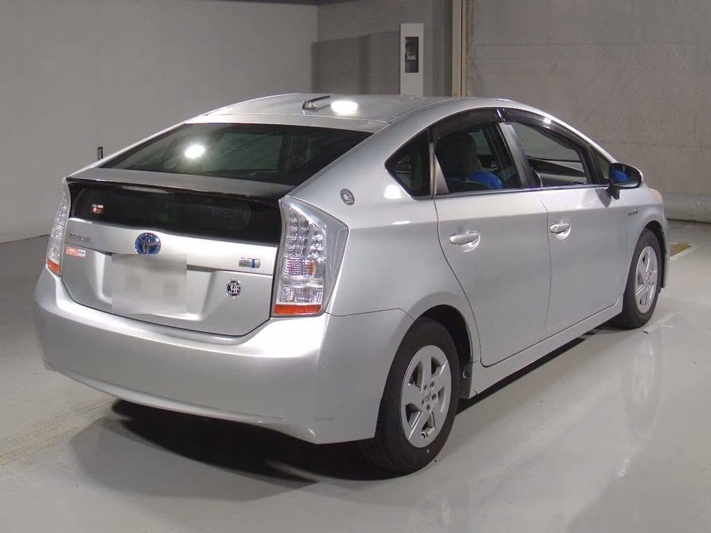 TOYOTA PRIUS