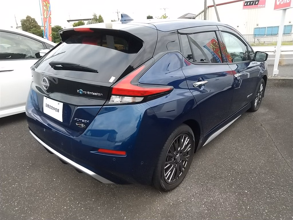 NISSAN LEAF