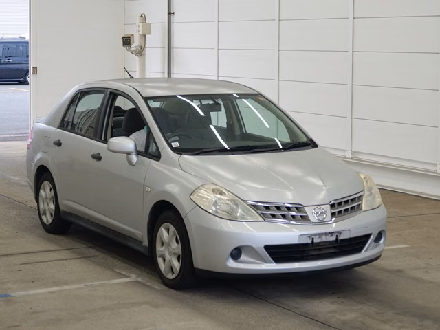 NISSAN TIIDA LATIO