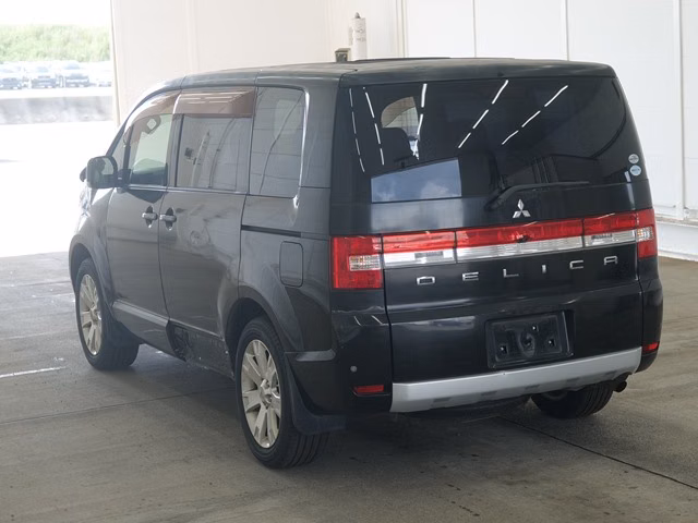 MITSUBISHI DELICA D:5