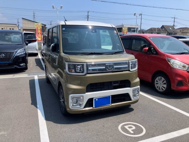 DAIHATSU WAKE