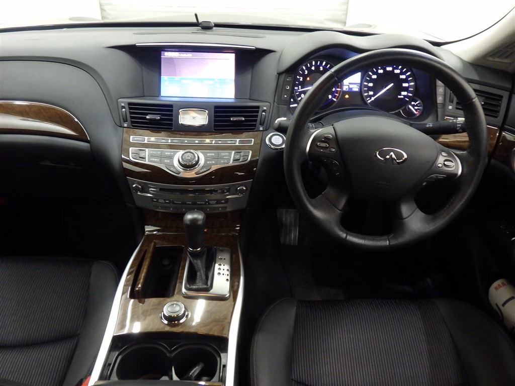 NISSAN FUGA