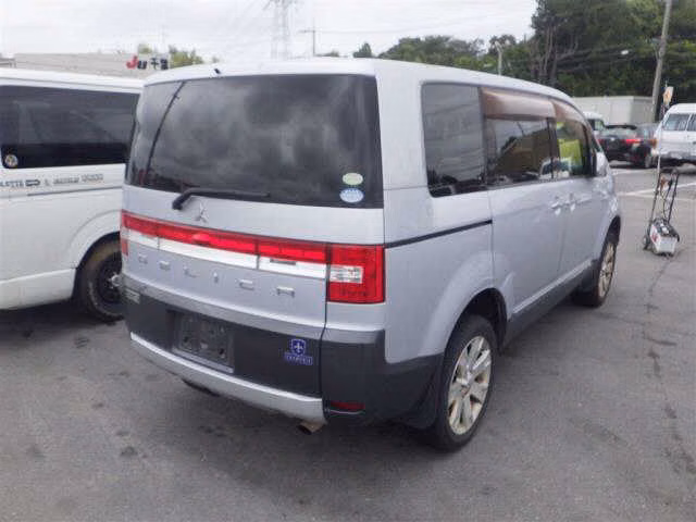 MITSUBISHI DELICA D:5