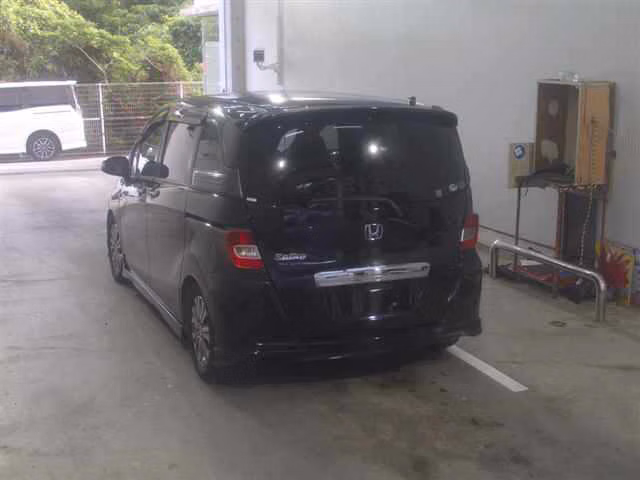 HONDA FREED SPIKE