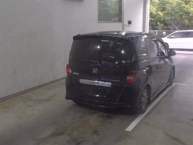 HONDA FREED SPIKE