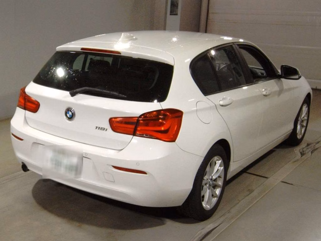 BMW 1-SERIES