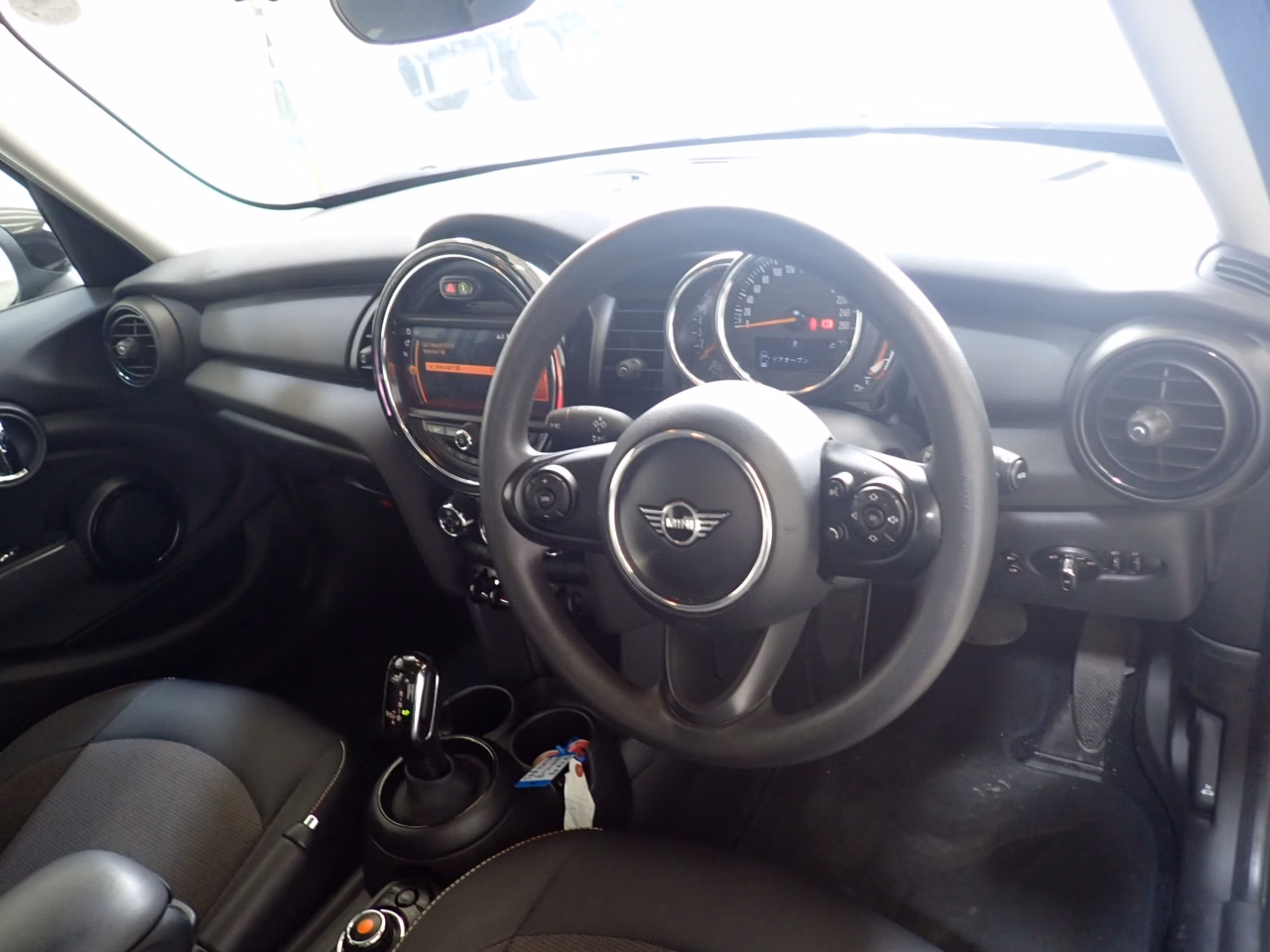MINI HATCH