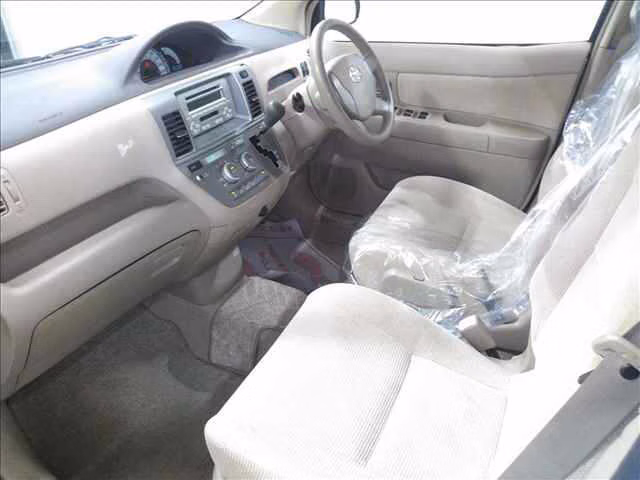 TOYOTA RAUM