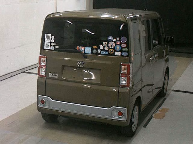 TOYOTA PIXIS MEGA