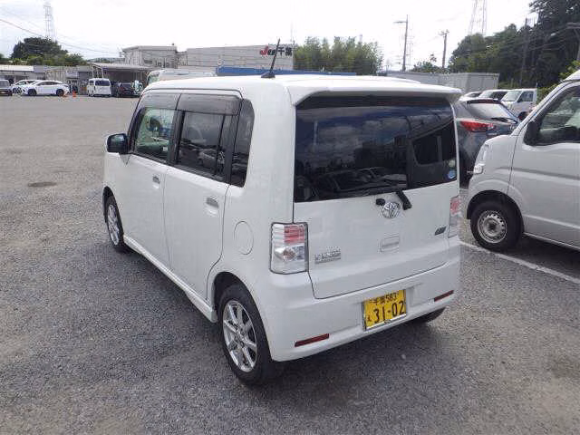 TOYOTA PIXIS SPACE