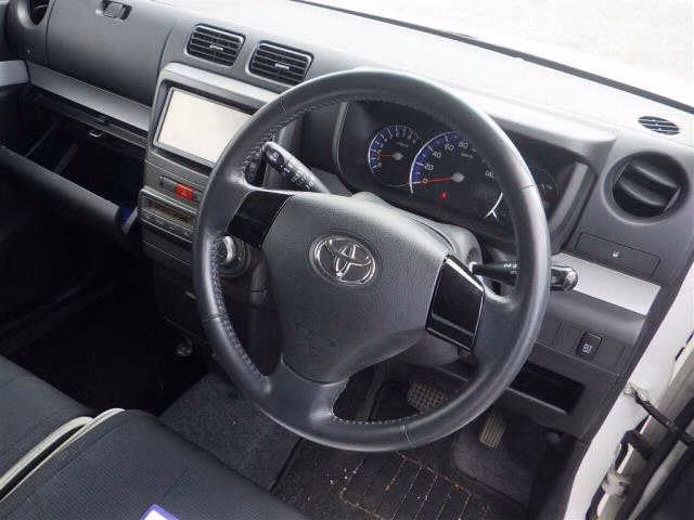 TOYOTA PIXIS SPACE