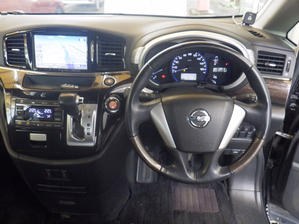NISSAN ELGRAND