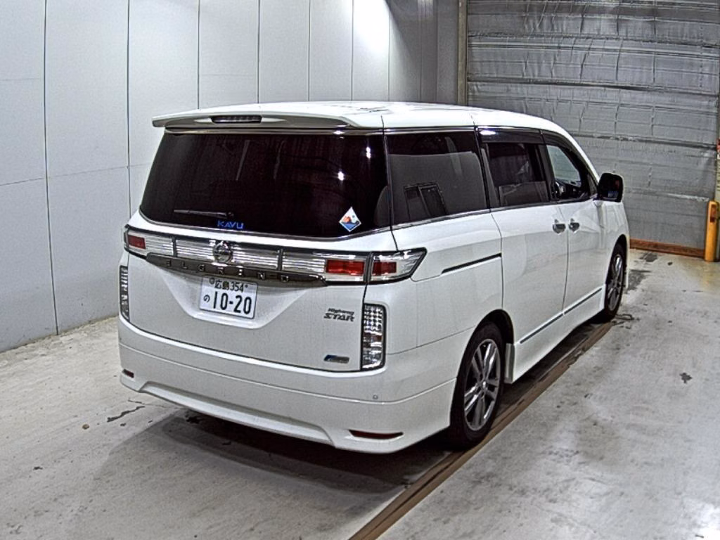 NISSAN ELGRAND