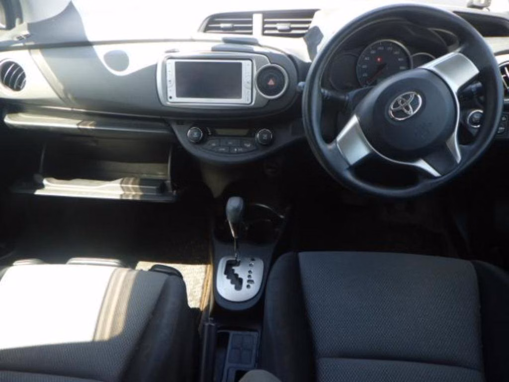 TOYOTA VITZ