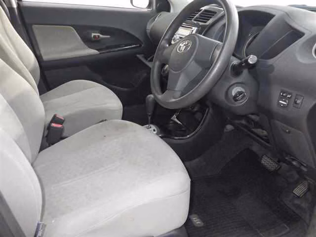TOYOTA IST