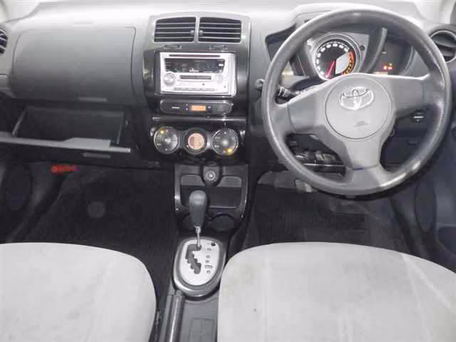 TOYOTA IST