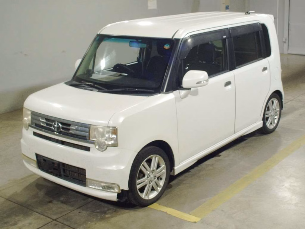 TOYOTA PIXIS SPACE