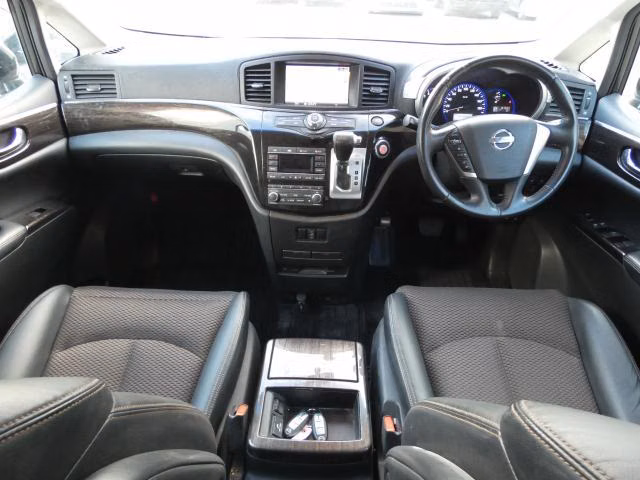 NISSAN ELGRAND