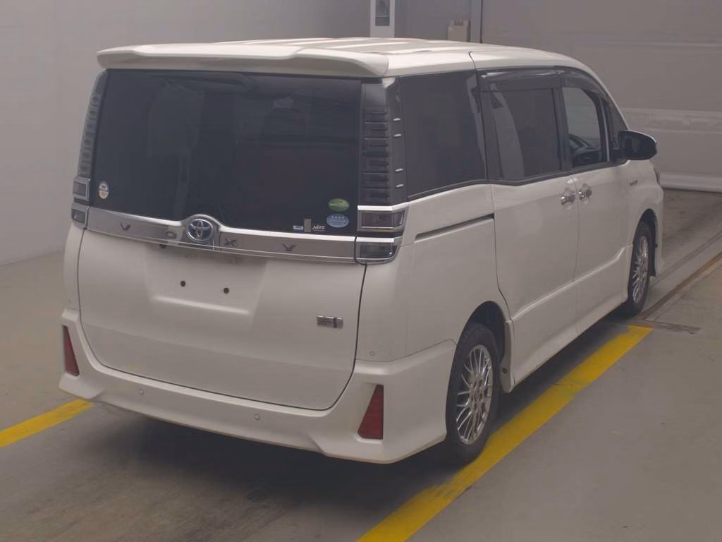 TOYOTA VOXY
