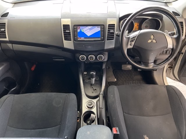 MITSUBISHI OUTLANDER
