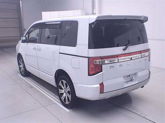 MITSUBISHI DELICA D:5