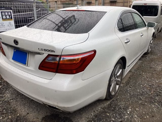 Lexus LS600h