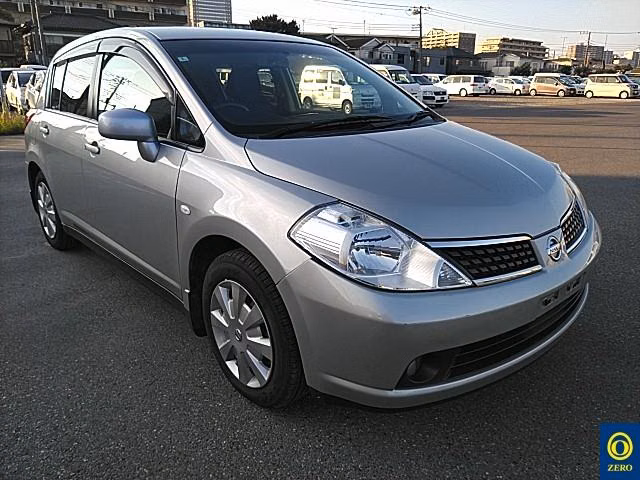 NISSAN TIIDA