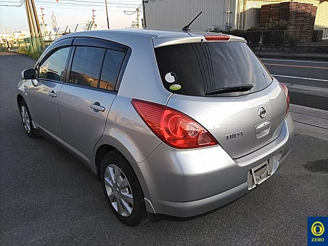 NISSAN TIIDA