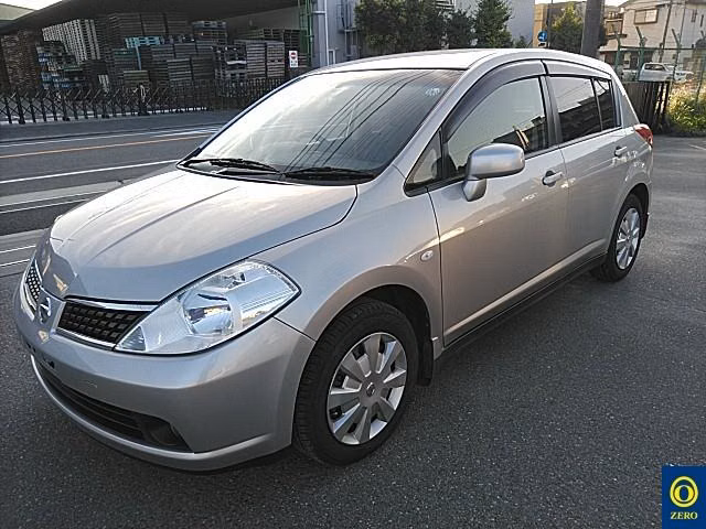 NISSAN TIIDA