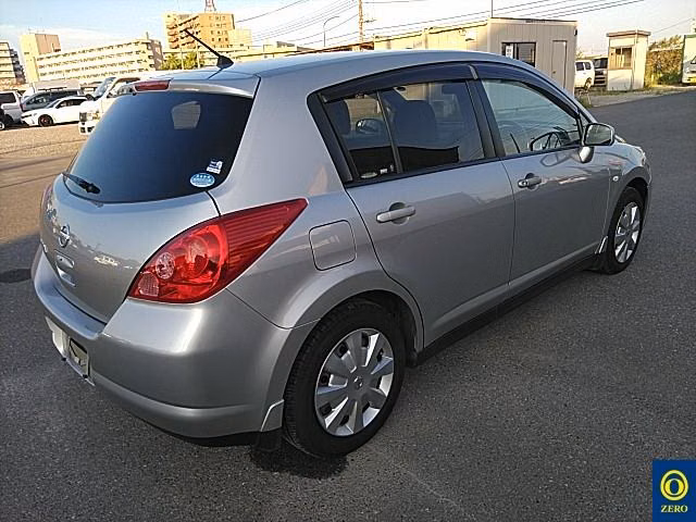 NISSAN TIIDA
