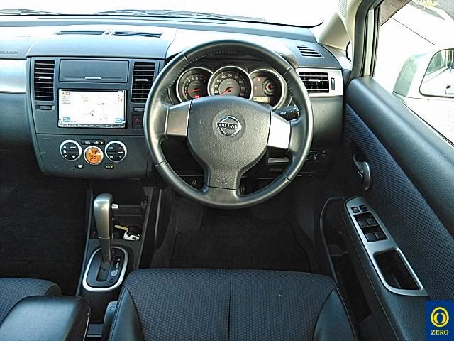 NISSAN TIIDA