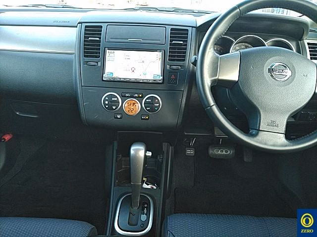 NISSAN TIIDA